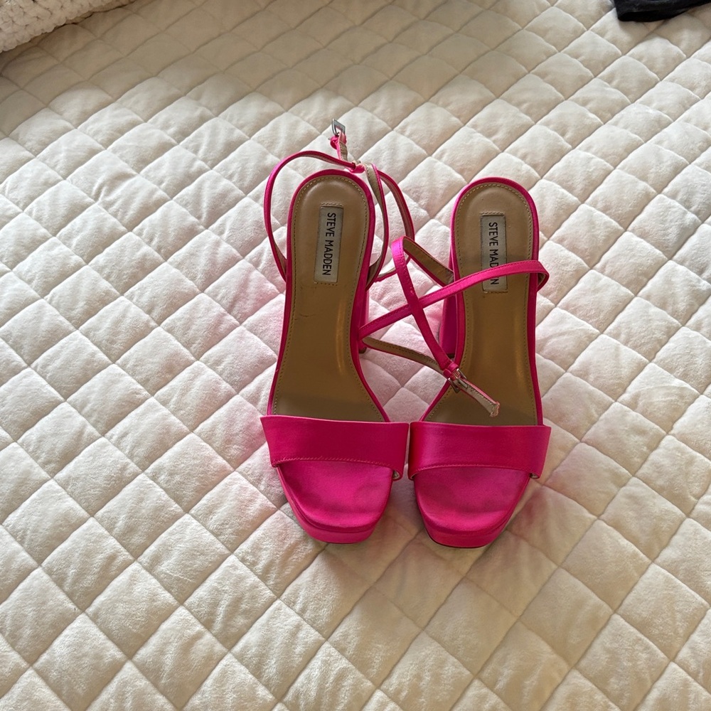 Steve Madden Fuchsia Strappy Heels